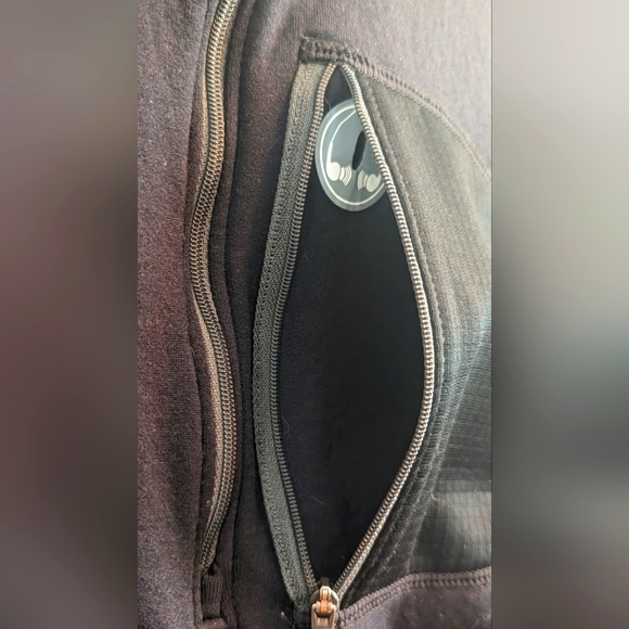 EUC REI black 1/2 zip front left vertical zip pocket with earphone hole pullover - Picture 3 of 16